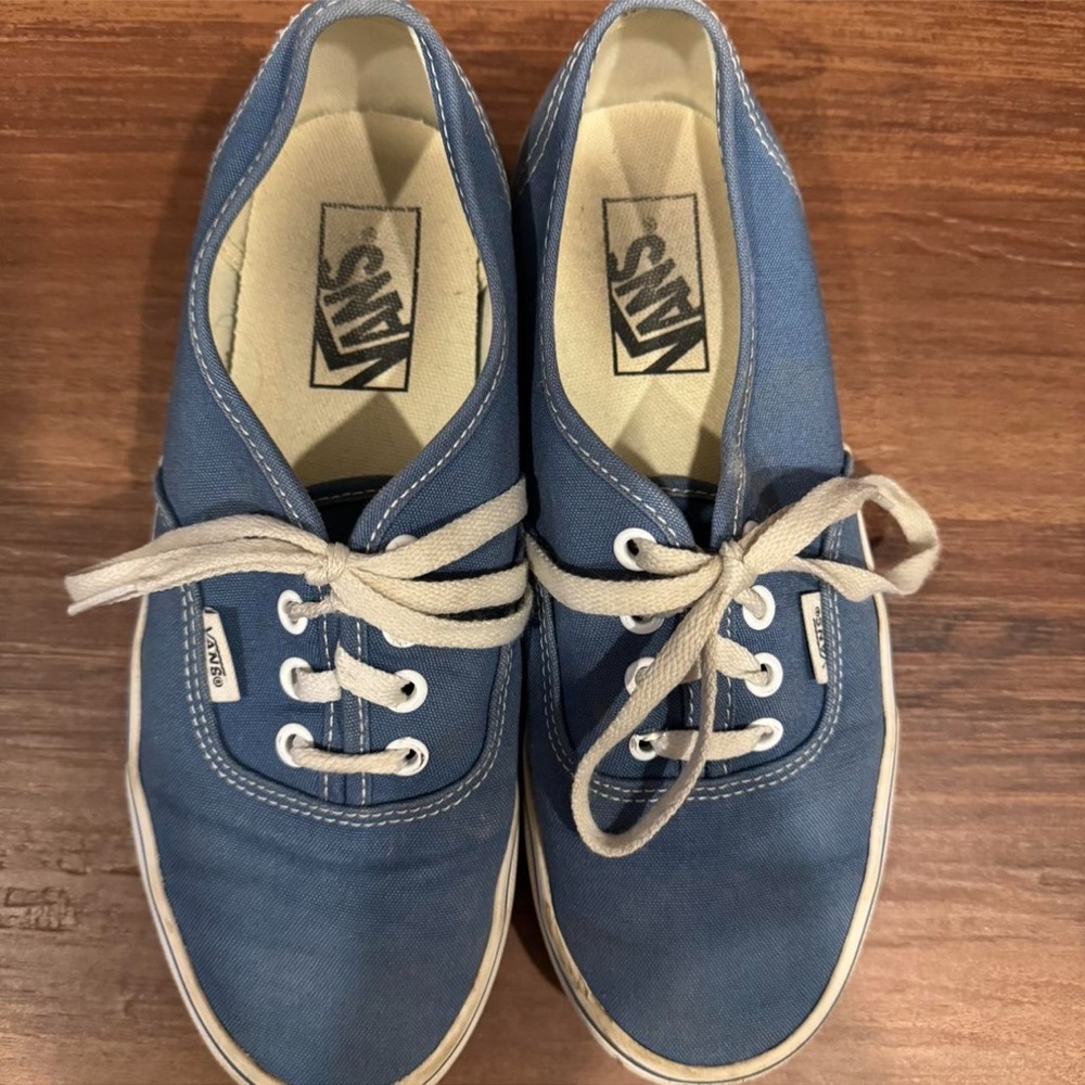 Vans blue sneakers with laces size 7.5 great condition
#vans
